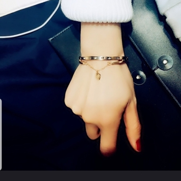 Cute GOLD Roman Numeral bangle bracelet with CZ'S - Picture 2 of 7